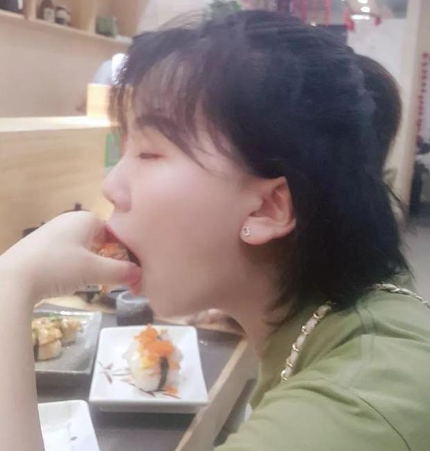 “千万不要偷看男朋友的相册!”不然…你会怀疑人生的!哈哈哈 “千万不要偷看男朋友的相册!”不然…你会怀疑人生的!哈哈哈