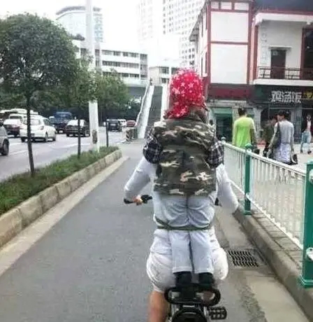 神回复:“为啥很多男生其貌不扬,但女友却很漂亮呢?”哇哈哈哈……网友神回复亮了 神回复:“为啥很多男生其貌不扬,但女友却很漂亮呢?”哇哈哈哈……网友神回复亮了
