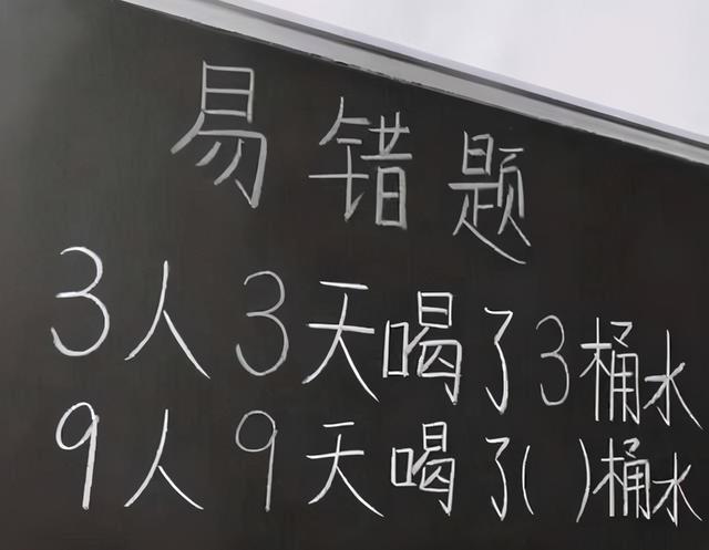 火车上偶遇前任，她看我的眼神依然那么深情！网友：我信你个鬼