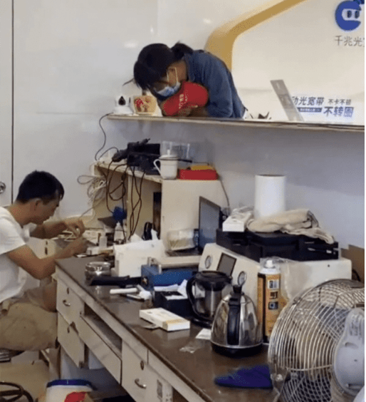 “左边妹子有车有房,右边要18W彩礼!”到底该选哪个?好纠结啊哈哈哈 “左边妹子有车有房,右边要18W彩礼!”到底该选哪个?好纠结啊哈哈哈