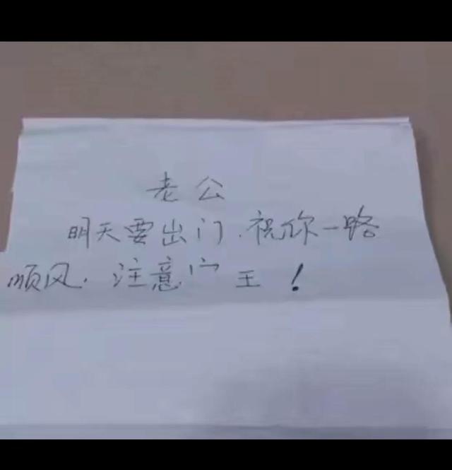 爆笑趣图:丈夫每天出门都要化妆,妻子实在受不了把他胖揍一顿 爆笑趣图:丈夫每天出门都要化妆,妻子实在受不了把他胖揍一顿