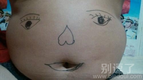 一个搞笑的肚皮。 一个搞笑的肚皮。