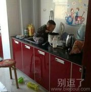 熊孩子肯定是饿抽了