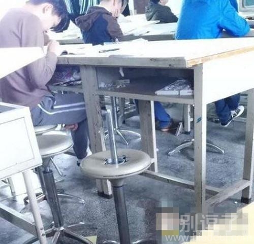 我想知道最后是谁坐在这上面的 我想知道最后是谁坐在这上面的