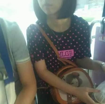 一看这衣服，，，我就懂了。。