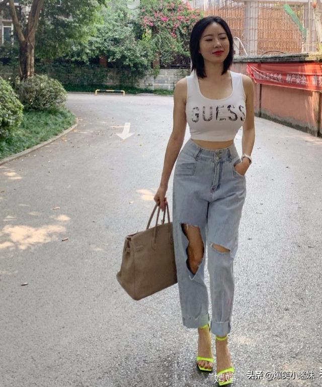 女友出差住酒店,发照片到朋友圈,朋友看后都为她男朋友感到不值 女友出差住酒店,发照片到朋友圈,朋友看后都为她男朋友感到不值
