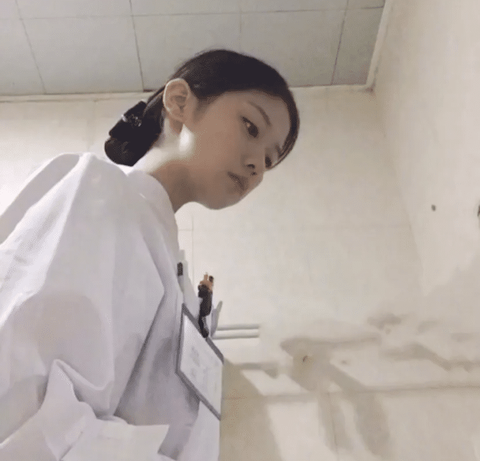 “现在连看病都是见色起意?哇哈哈哈哈...你那是馋人家的身子!” “现在连看病都是见色起意?哇哈哈哈哈...你那是馋人家的身子!”