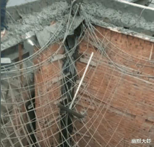 “回家老婆就成这样,看样子反抗过,要不要原谅她?”哈哈哈 “回家老婆就成这样,看样子反抗过,要不要原谅她?”哈哈哈