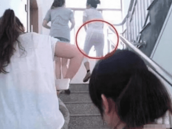 “如果你娶个这样的老婆,你还会出去采野花吗?”哈哈哈 “如果你娶个这样的老婆,你还会出去采野花吗?”哈哈哈