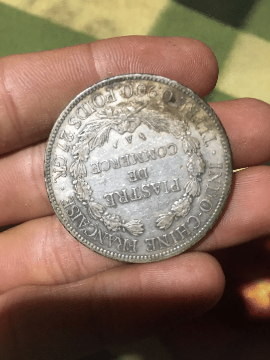 “老房子挖出来七百多斤,值钱吗?”网友:自首吧,争取判个死缓!哈哈哈 “老房子挖出来七百多斤,值钱吗?”网友:自首吧,争取判个死缓!哈哈哈
