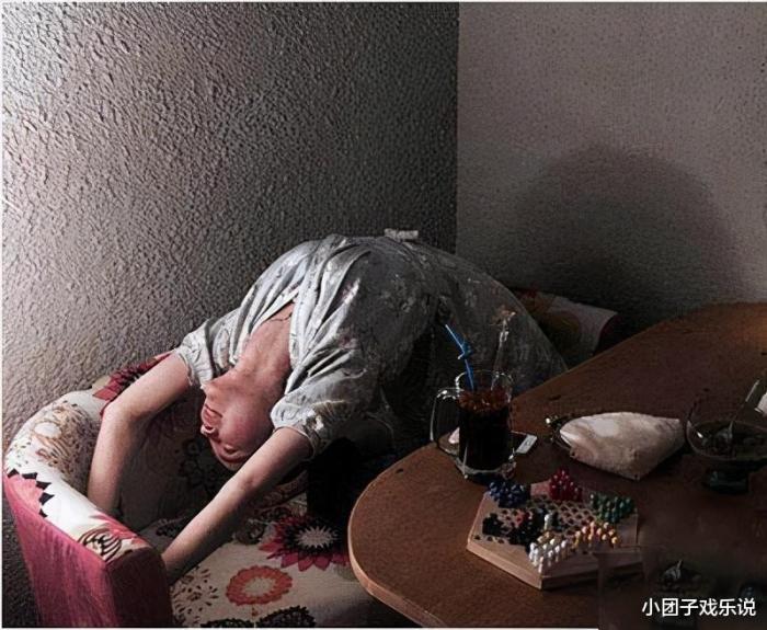 同学酒后搂着我老婆,我直接灌了他一斤白的,他老婆…哈哈哈哈哈 同学酒后搂着我老婆,我直接灌了他一斤白的,他老婆…哈哈哈哈哈