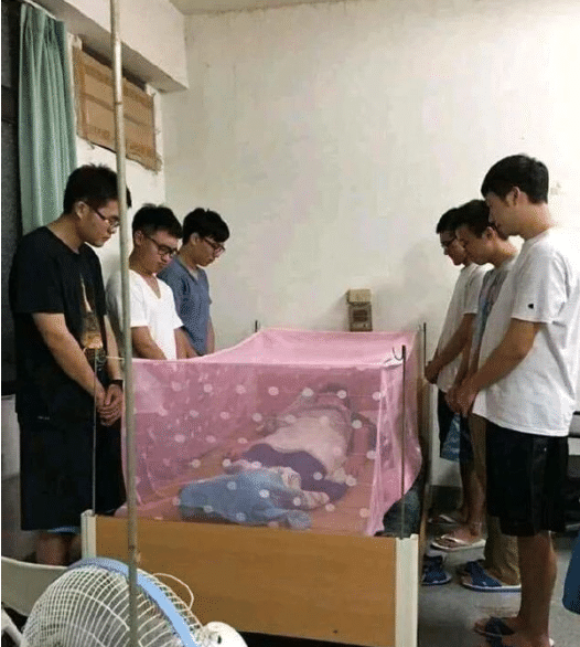“果然是单身久了,看到隧道都像女生”网友:真的挺像的,哈哈哈哈哈 “果然是单身久了,看到隧道都像女生”网友:真的挺像的,哈哈哈哈哈