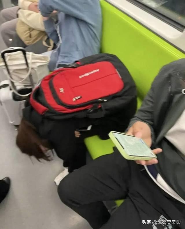 女朋友穿成这样去做家教老师,这到底是什么意思?网友:来教我吧 女朋友穿成这样去做家教老师,这到底是什么意思?网友:来教我吧