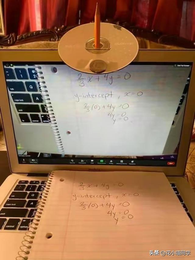 妹子自拍还是注意一下吧,后边镜子里可是啥都看见了 妹子自拍还是注意一下吧,后边镜子里可是啥都看见了