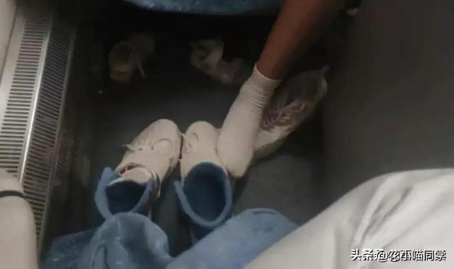 妹子自拍还是注意一下吧,后边镜子里可是啥都看见了 妹子自拍还是注意一下吧,后边镜子里可是啥都看见了