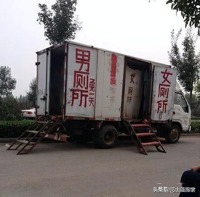 妹子自拍还是注意一下吧,后边镜子里可是啥都看见了 妹子自拍还是注意一下吧,后边镜子里可是啥都看见了