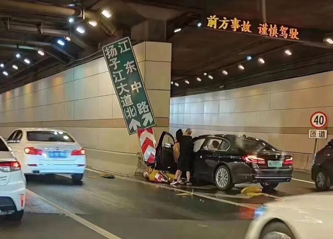 【每日十图】小姐姐家的沙发好大,能do的事应挺多的吧? 【每日十图】小姐姐家的沙发好大,能do的事应挺多的吧?