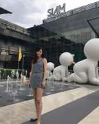 “大姐，以后拍照先注意一下背景！不然拍出来会有些许尴尬！”哈哈哈哈哈哈