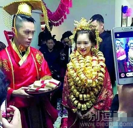 被这对土豪刷爆了