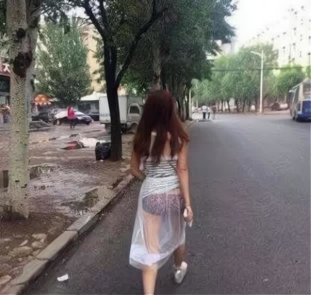 妹子打算去约会吗?可你裙里面的内衬忘记撩下来了,看着多尴尬啊 妹子打算去约会吗?可你裙里面的内衬忘记撩下来了,看着多尴尬啊