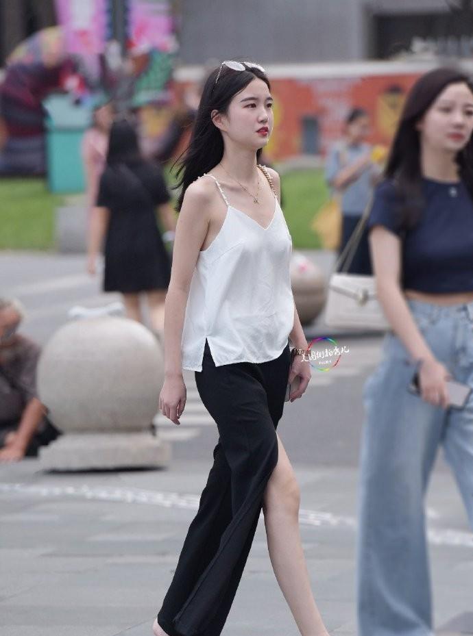 女同事结婚第二天,她老公出轨伴娘,这么诱惑的伴娘谁也扛不住 女同事结婚第二天,她老公出轨伴娘,这么诱惑的伴娘谁也扛不住