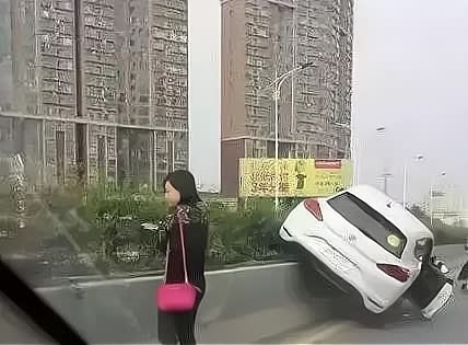 和闺蜜一起出门喝下午茶,结果她穿成这样,实在搞不懂她怎么想的 和闺蜜一起出门喝下午茶,结果她穿成这样,实在搞不懂她怎么想的