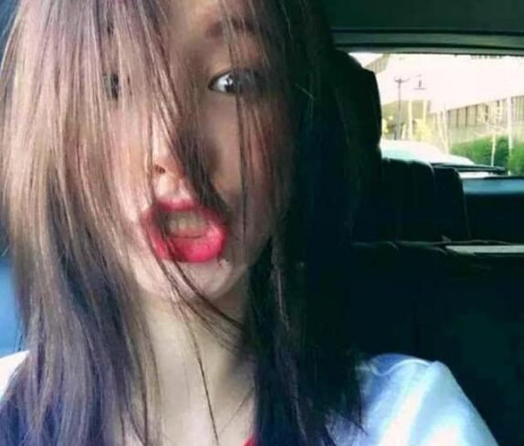 老婆出差回来背就这样了,有老司机知道是怎么回事吗,哈哈 老婆出差回来背就这样了,有老司机知道是怎么回事吗,哈哈