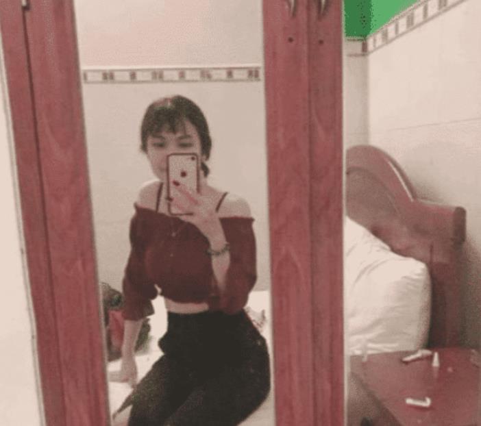老婆出差回来背就这样了,有老司机知道是怎么回事吗,哈哈 老婆出差回来背就这样了,有老司机知道是怎么回事吗,哈哈