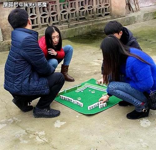 “我第一次进电子厂上班时,他们为什么要绑住我的脚?”哈哈哈 “我第一次进电子厂上班时,他们为什么要绑住我的脚?”哈哈哈