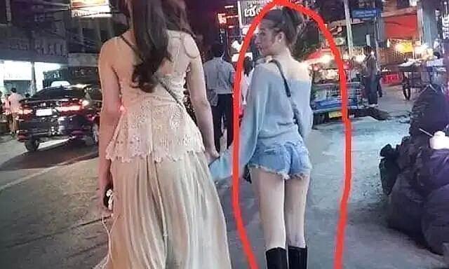 如果是你们,你们会选择左边的美女,还是右边的美女当女朋友呢? 如果是你们,你们会选择左边的美女,还是右边的美女当女朋友呢?