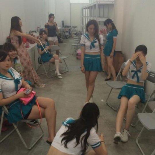 女同学的校服好诱惑呀 女同学的校服好诱惑呀