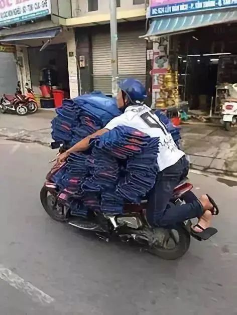 发几张不正经的照片给你看看,专治不开心~ 发几张不正经的照片给你看看,专治不开心~
