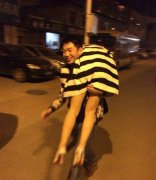 爆笑趣图 捡个老婆心情大爽