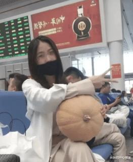 “嫂子给我介绍的女朋友,长得漂亮就是有点太瘦了...”哈哈哈哈哈我肉多啊~ “嫂子给我介绍的女朋友,长得漂亮就是有点太瘦了...”哈哈哈哈哈我肉多啊~
