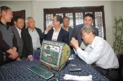 最近新出土一台青花瓷电脑