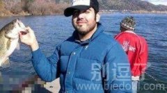 后面那小子干嘛呢 后面那小子干嘛呢