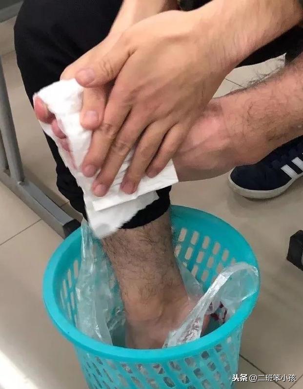 爆笑来袭:姑娘体验到了“舌吻”窒息的感觉 爆笑来袭:姑娘体验到了“舌吻”窒息的感觉