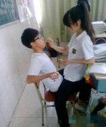 教室里严禁虐狗