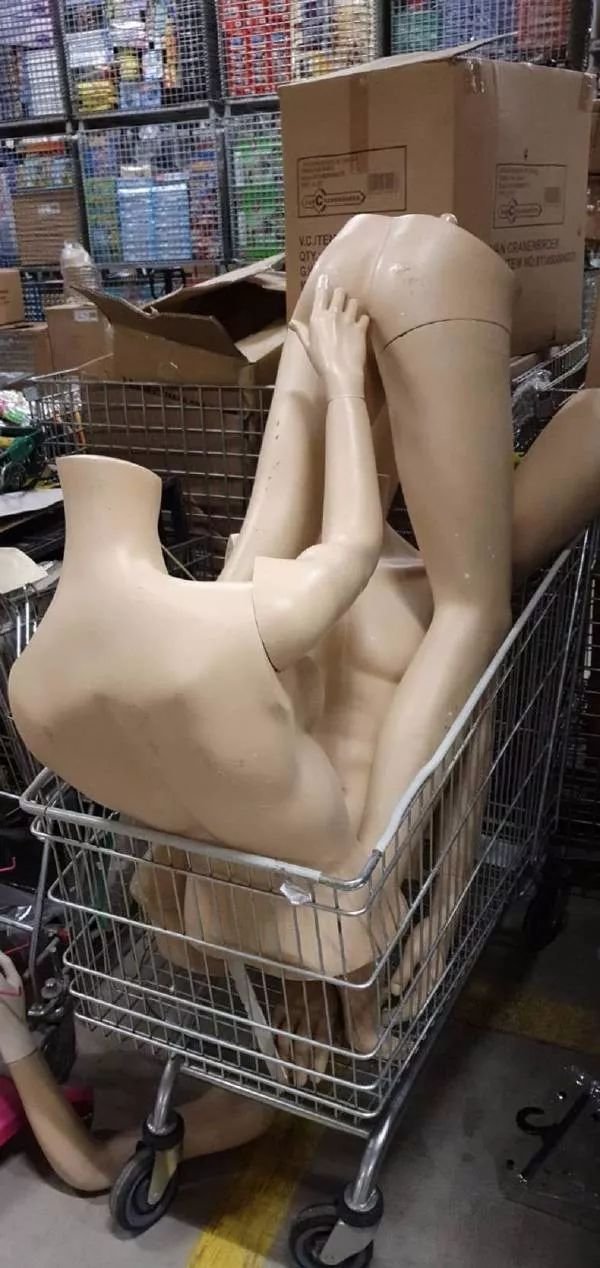 每日趣图：这是上海女人去买有优惠，还是买的就是上海女人？