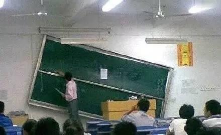 看到这些敬业的老师,我都被感动了... 看到这些敬业的老师,我都被感动了...