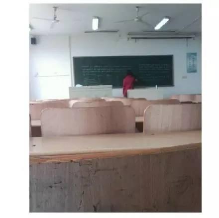 看到这些敬业的老师,我都被感动了... 看到这些敬业的老师,我都被感动了...