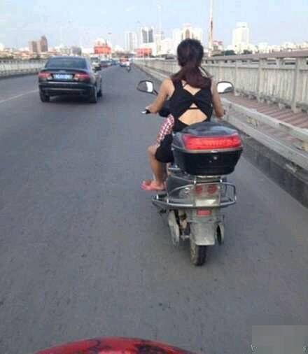 妹子开车上高速! 妹子开车上高速!