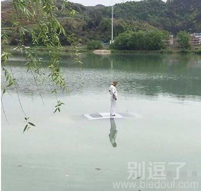 好像还有一辆车呢
