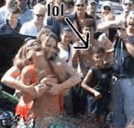 搞笑gif旁边的小弟已经按耐不住了！