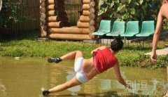 这么摔个狗吃屎呀 这么摔个狗吃屎呀