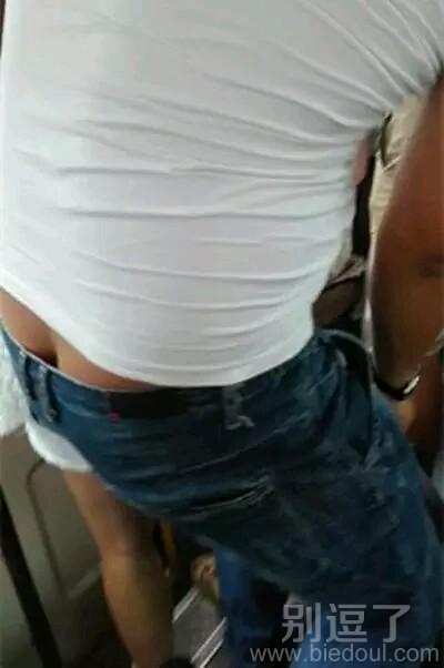 露也就算了还tm不穿内裤 露也就算了还tm不穿内裤