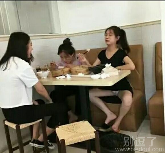 女汉子是这么吃饭的 女汉子是这么吃饭的