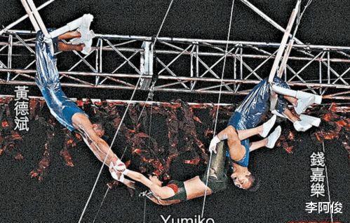 郑希怡:空中表演被扒衣服,为好友庆生摔下三楼,后来怎么样了? 郑希怡:空中表演被扒衣服,为好友庆生摔下三楼,后来怎么样了?