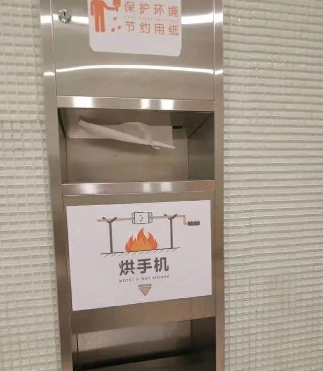 搞笑照片:吃饭的时候勿看!我怕你会把大米饭喷到别人脸上! 搞笑照片:吃饭的时候勿看!我怕你会把大米饭喷到别人脸上!