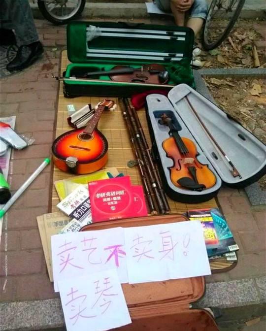 “地摊经济”摆出新姿势，足足笑了我三天三夜！